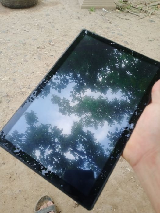 Planshet sotiladi yangi