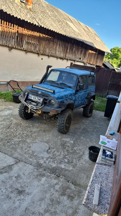 Suzuki samurai an 1997 1.3 benzina. Masina pregatita de offroad.