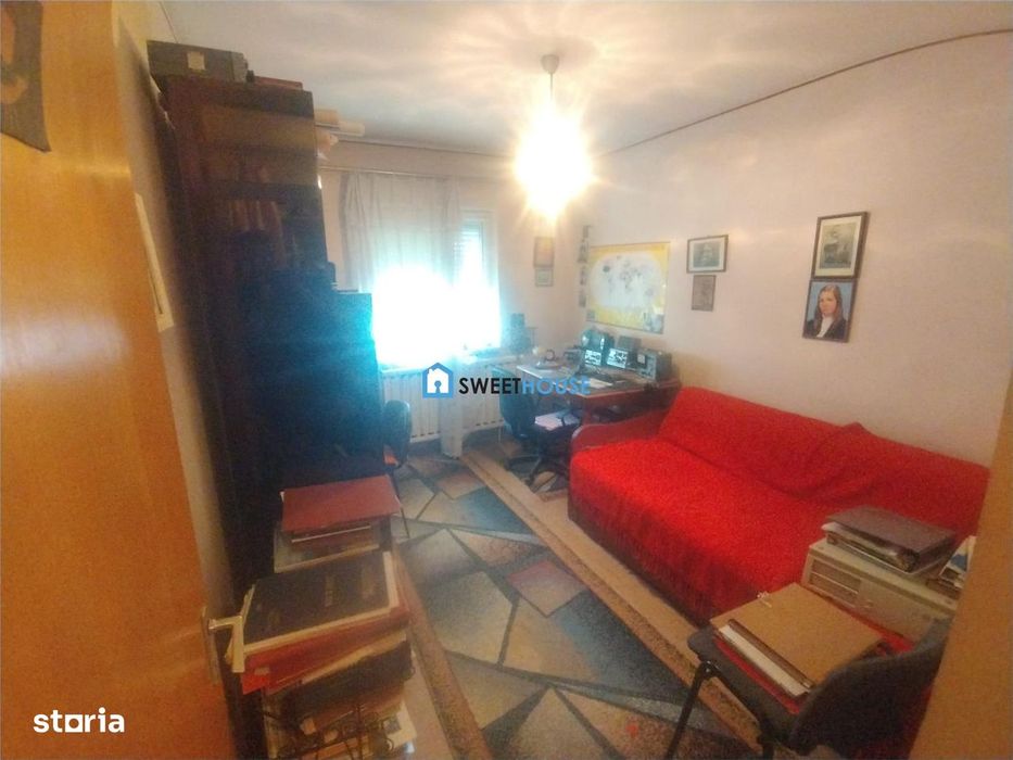 Apartament cu 3 camere cu 2 balcoane la etajul 1 Zona Centrala