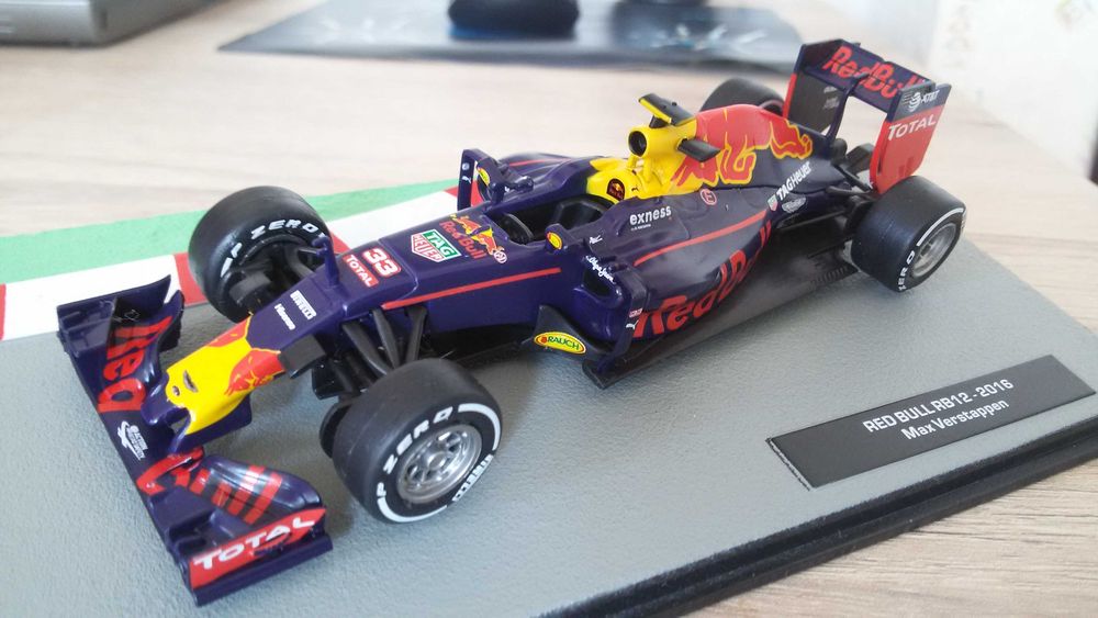 RED BULL RB12 - Max Verstappen - 2016