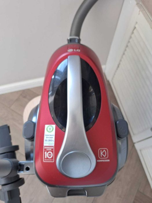 Пылесос LG с системой прессования пыли Kompressor