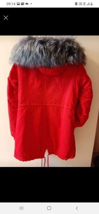 Vand geaca  cu blanita inauntru noua marimea m