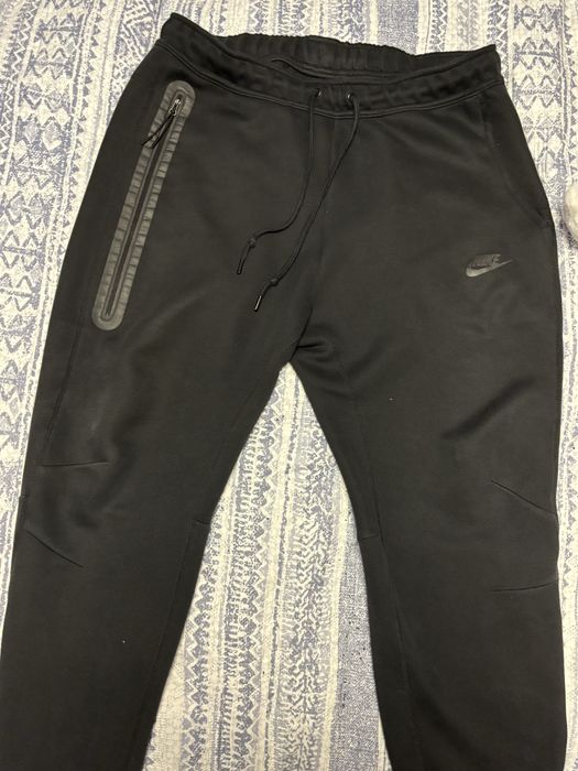 Vand pantaloni nike tech L!