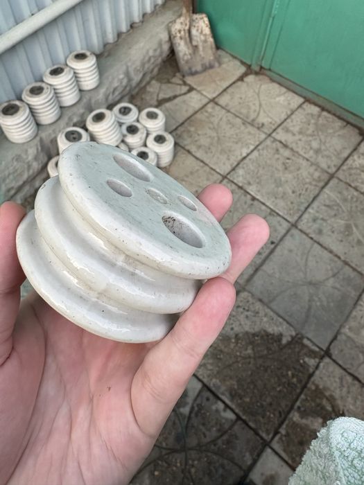 Продам новые изоляторы