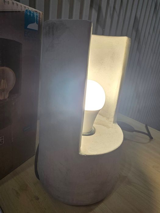 Монофоничната настолна лампа Eglo Lighting Lynton