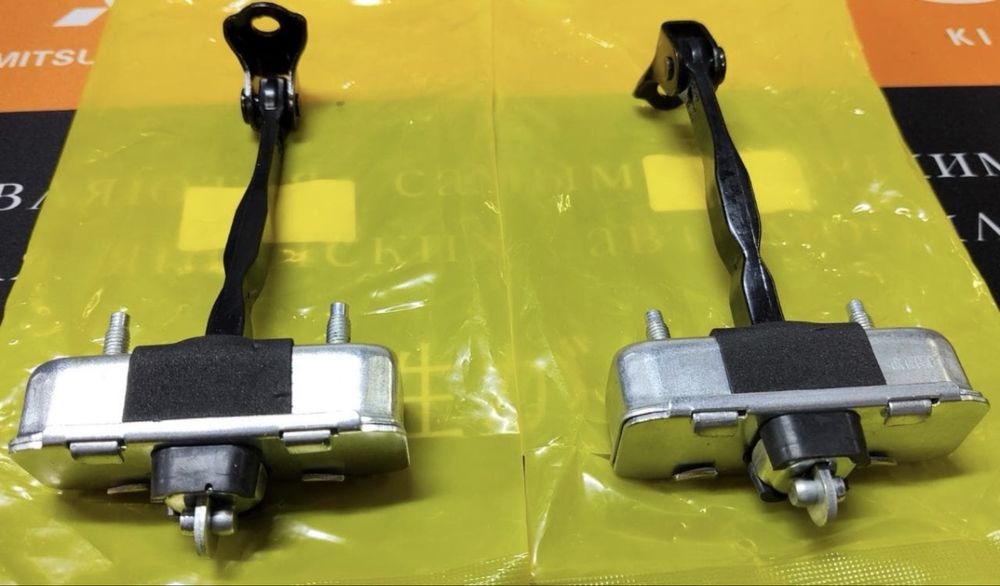 Ограничитель дверей Тайота Лексус