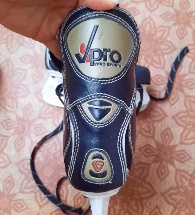 хоккейные коньки