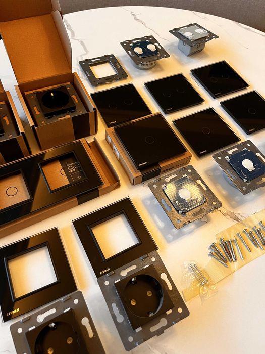 Lot intrerupatoare tactile (touch) si prize Livolo, sticla securizata