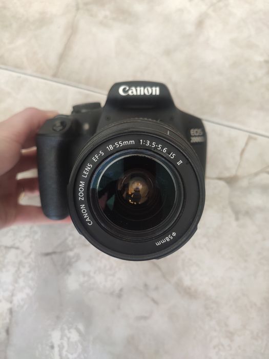 Фотоапарат Canon EOS 2000D