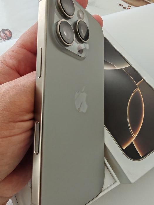 Подам IPhone 16 Pro 128 gb