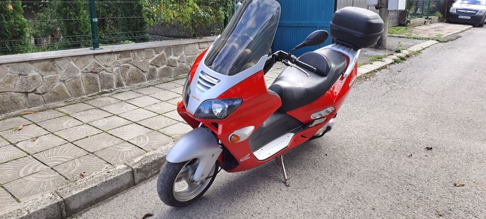 Скутер 250 Много запазен.