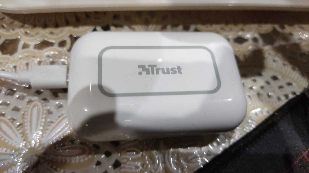 Безжични слушалки TRUST Primo TOUCH / HEADPHONES earbuds