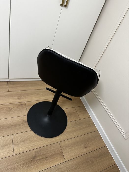 Scaun reglabil de bar