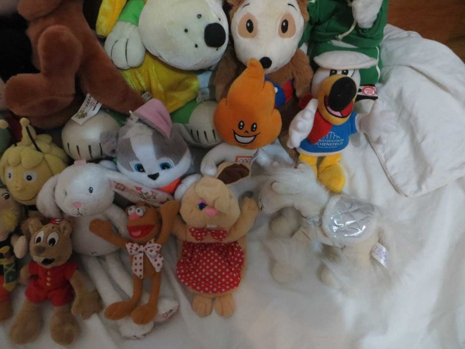 Плюшени играчки с любими приказни и анимационни герои