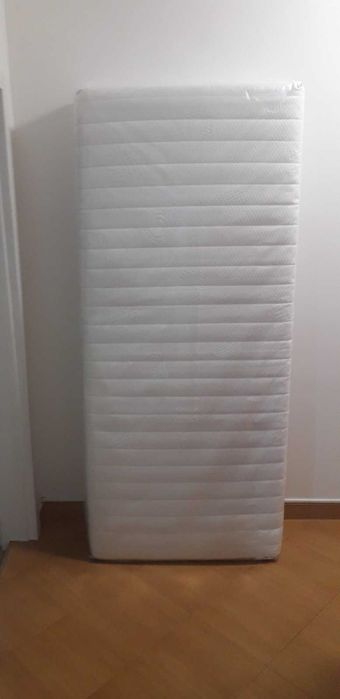 Две легла с два матрака и две подматрачни рамки + ракла