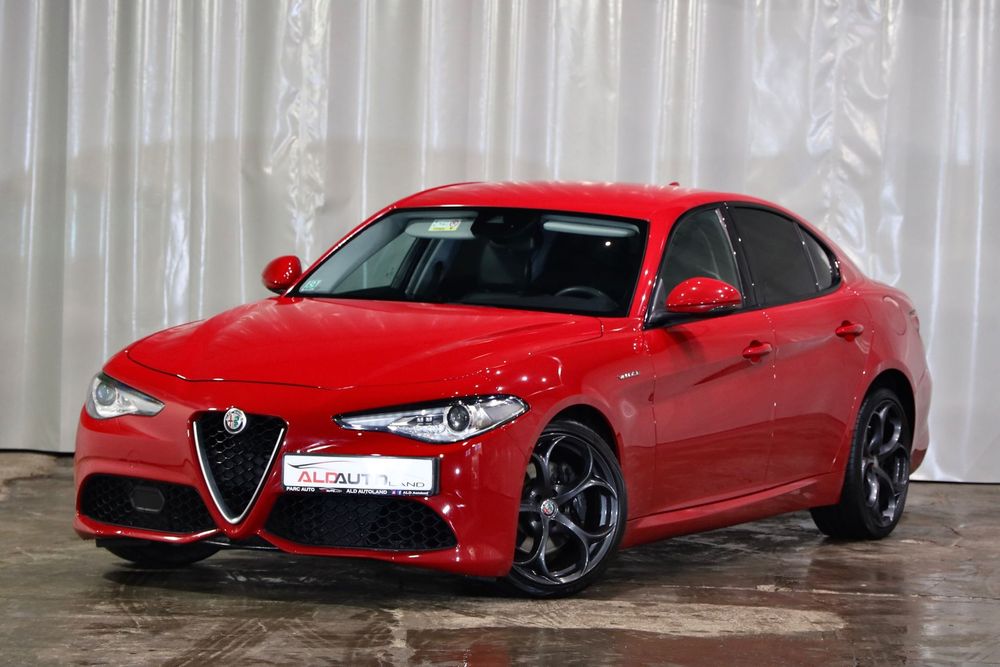 Alfa Romeo Giulia 4X4 * Moduri Condus * Clima * Navi * Incalzire scaune * Piele
