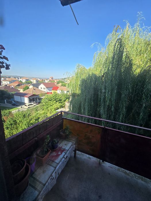 Vând apartament, 3 camere, etajul 3, pe Hula