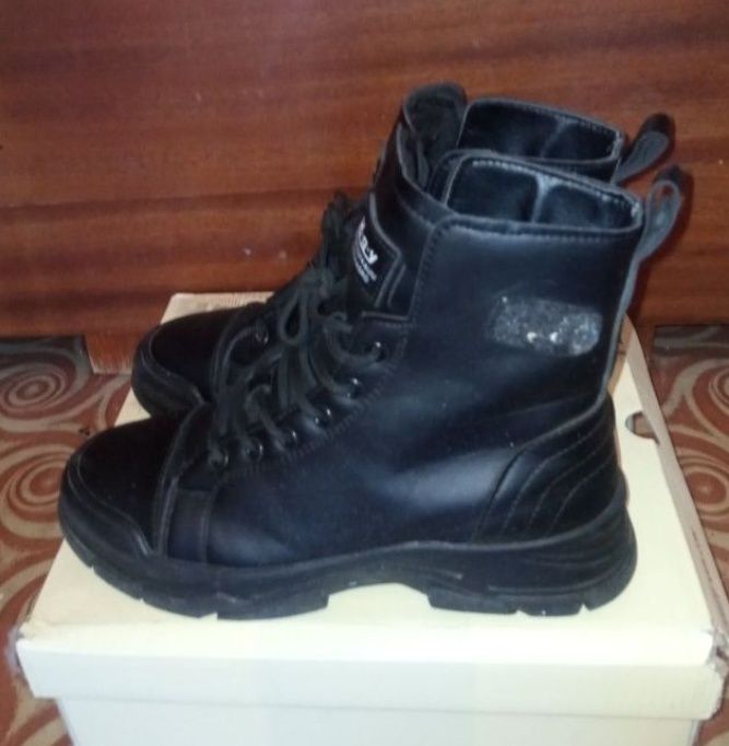 Ботинки продам в хорошем состоянии