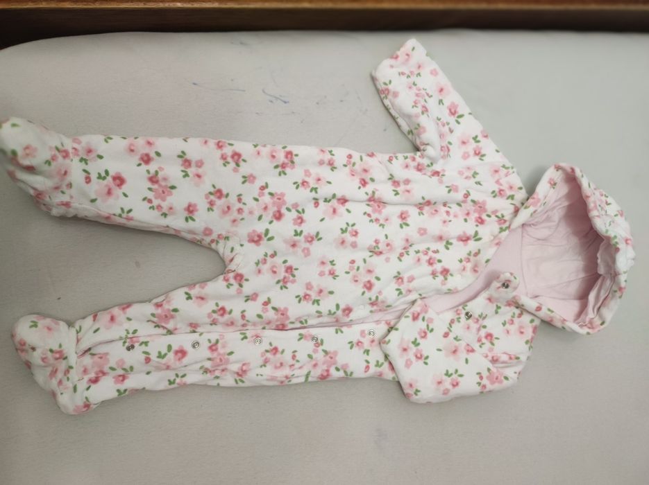 Vând combinezoane diferite dimensiuni