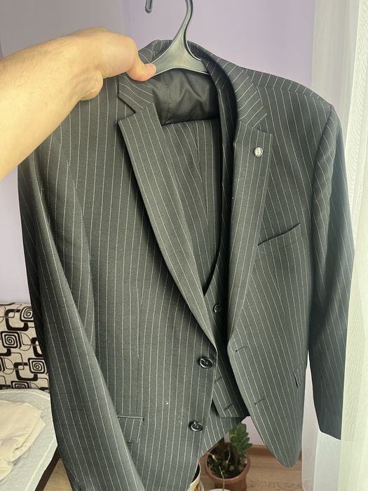 Продам костюм тройки