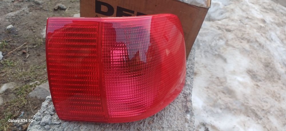 Audi b4 - Заден десен стоп с мигач чисто нов.