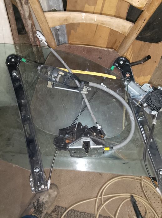 Vînd macara geam fata BMW e 46