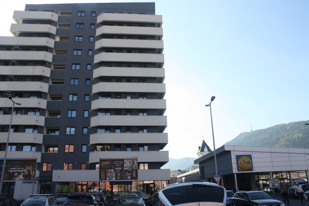 vand apartament Alphaville Carpatilor
