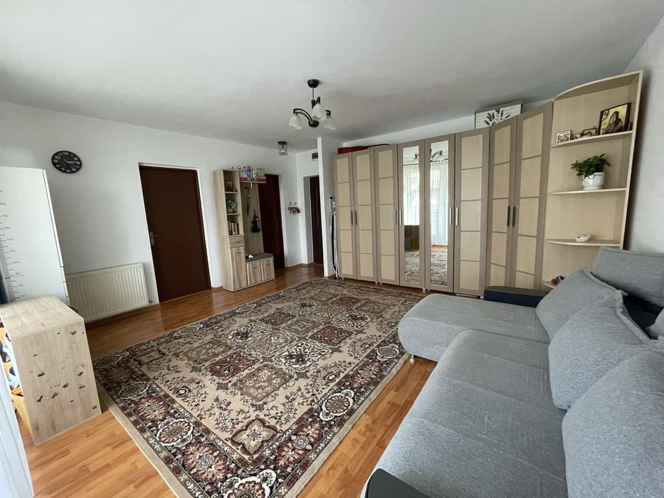 Vand apartament cu 1 camera.  Suprafata utila 35,5 mp+balcon 5mp