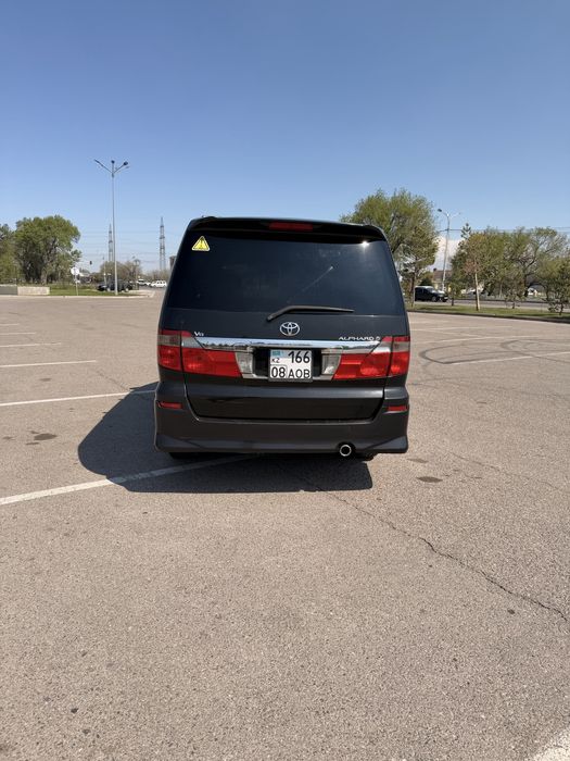 Альфард 3 куб. 2003 год.