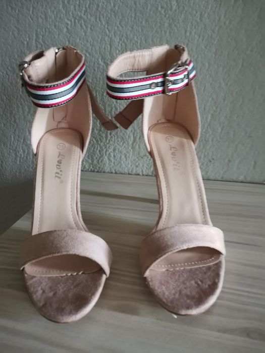 Страхотно сандали 38 номер