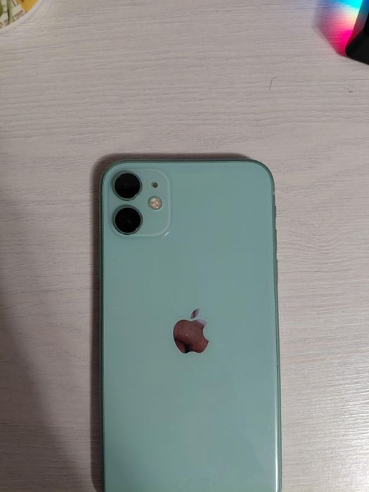 Айфон 11 64 Гб .  .