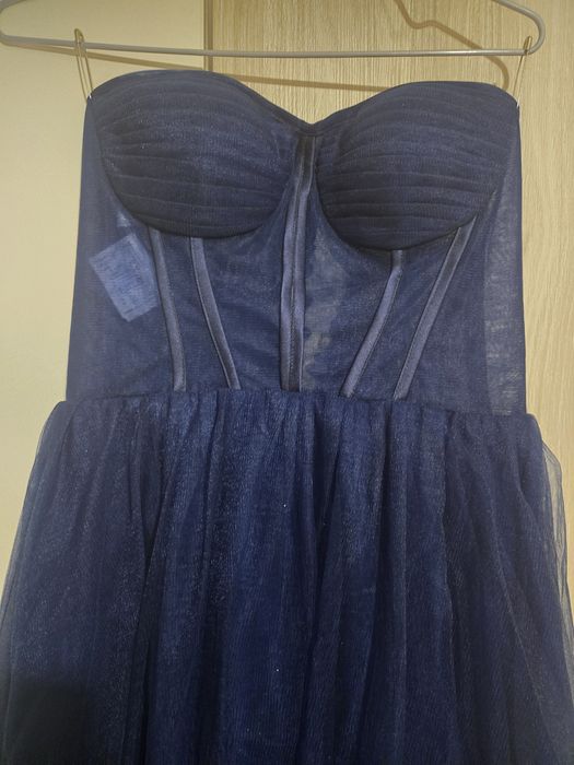 Чисто нова официална рокля