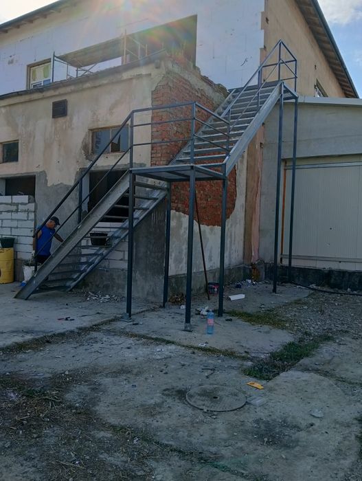 Vând scări zincate profesionale