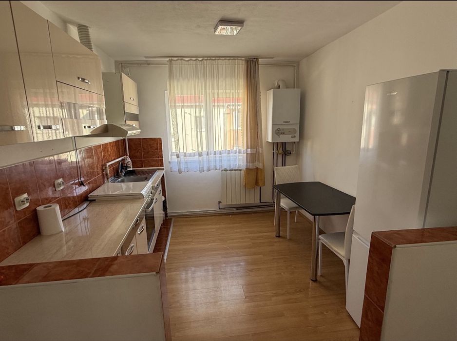 Apartament de închiriat, 2 camere, zona Han/Lama, loc de parcare