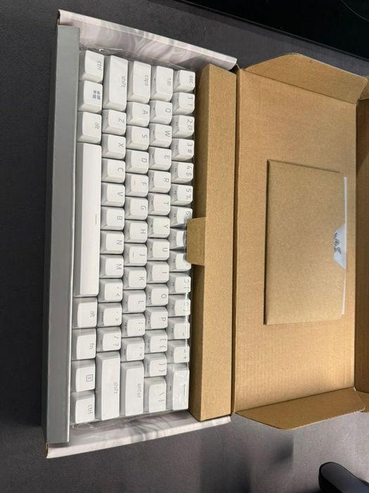 Razer Huntsman Mini Mercury 60% RGB механична клавиатура + кутия