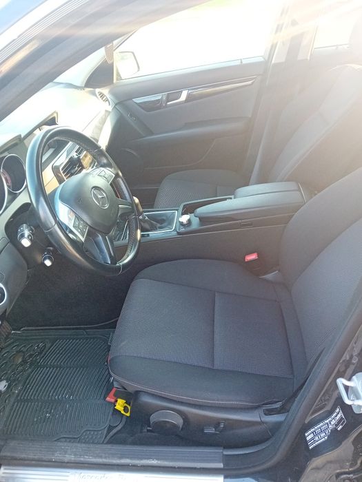 Vând Mercedes c 200