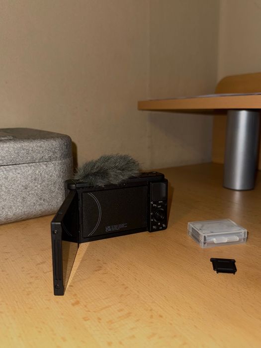фотоапарат Sony ZV + 2 батерии