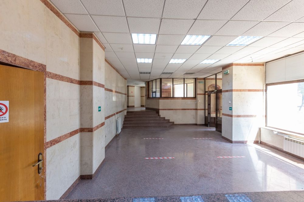 Spatiu comercial ( fost sediu banca BCR) 540 mp2,