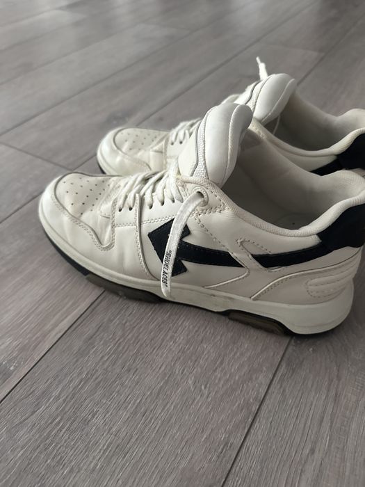 Vand off white out off office