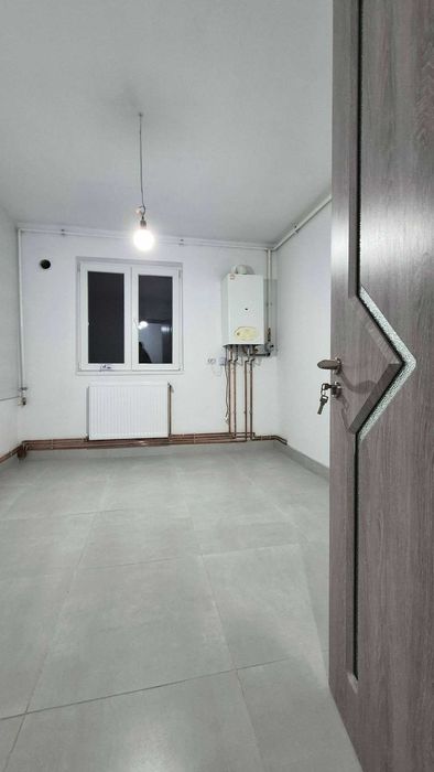 Apartament 2 camere decomanda, zona de sus, 0757//678//898