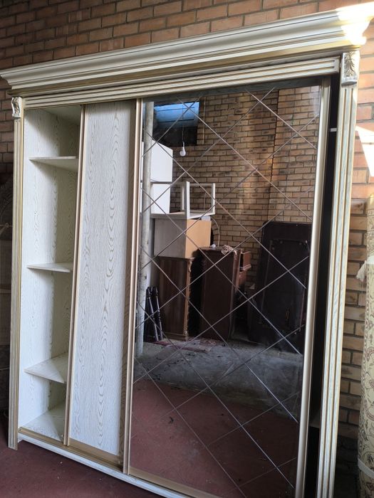 Срочно продаётся шкаф-купе