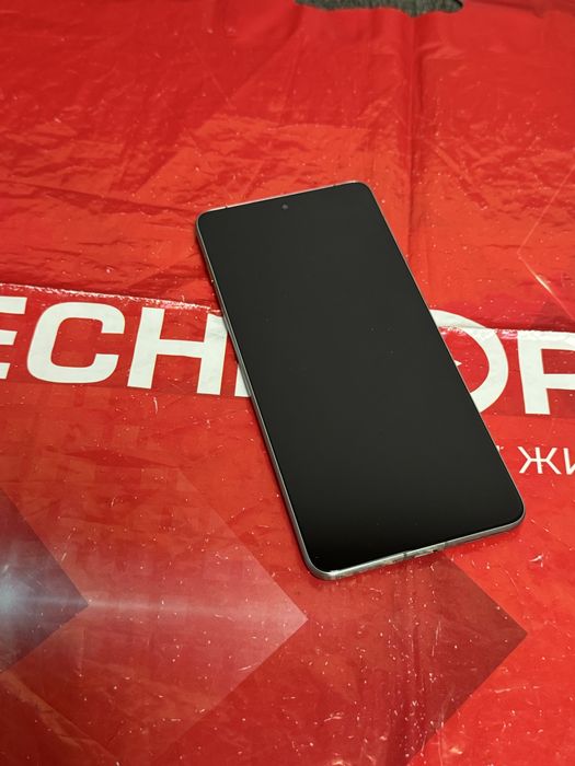 ЧИСТО НОВ 512GB Motorola Edge 70 Гаранция Technopolis 2027 Lily Pad