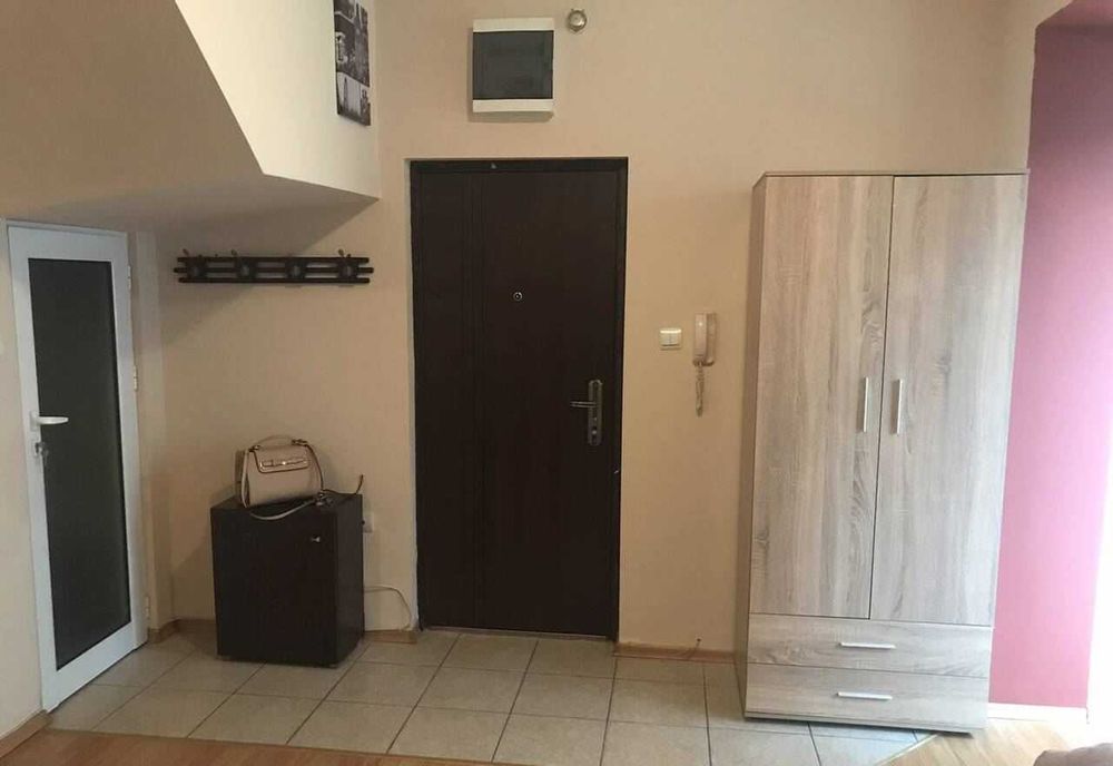 Едностаен Апартамент, Въстанически
