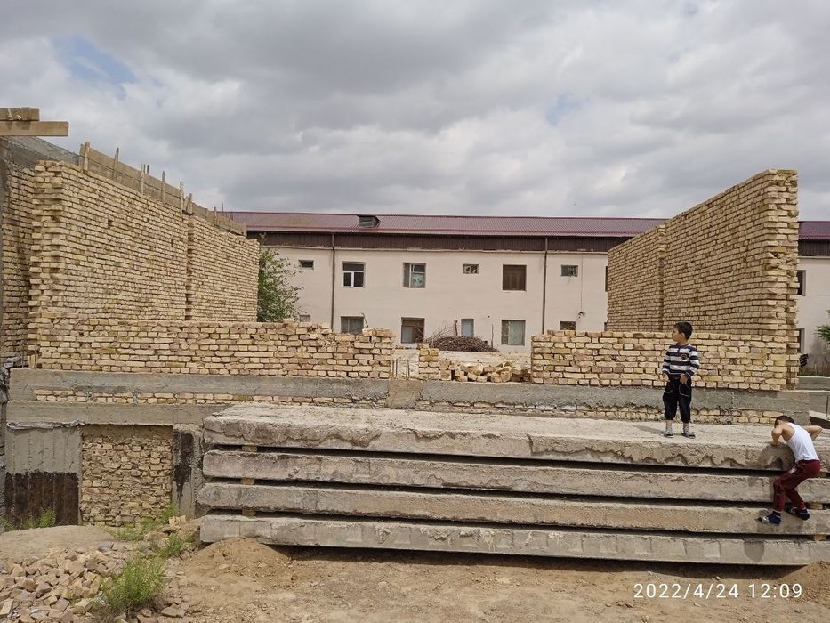 Продается недостроенный участок