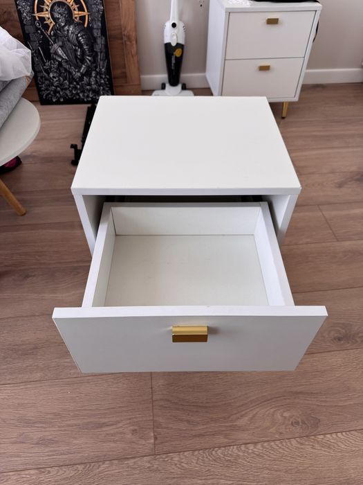 Прикраватные тумбочки