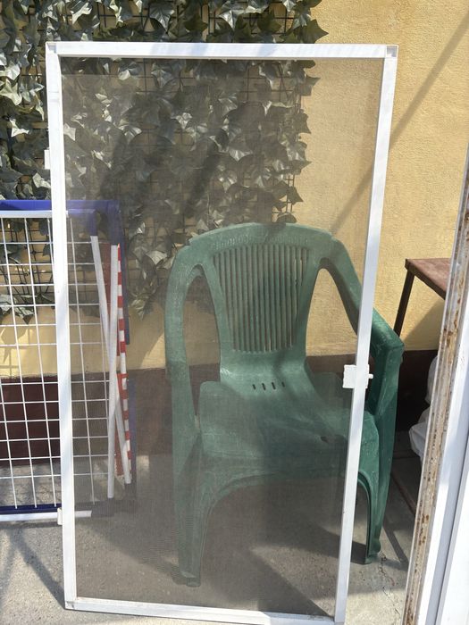Geam termopan cu plasa de tantari