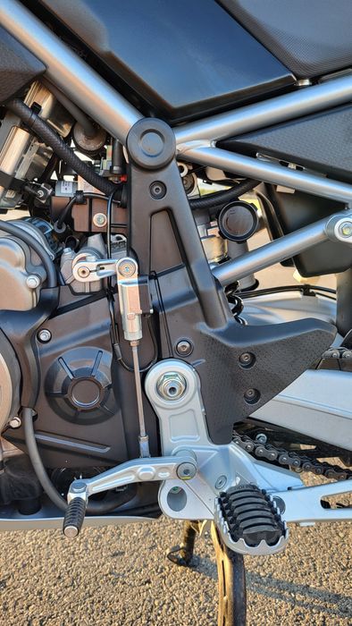 Adventure touring Aprilia Tuareg 660, accesorizata