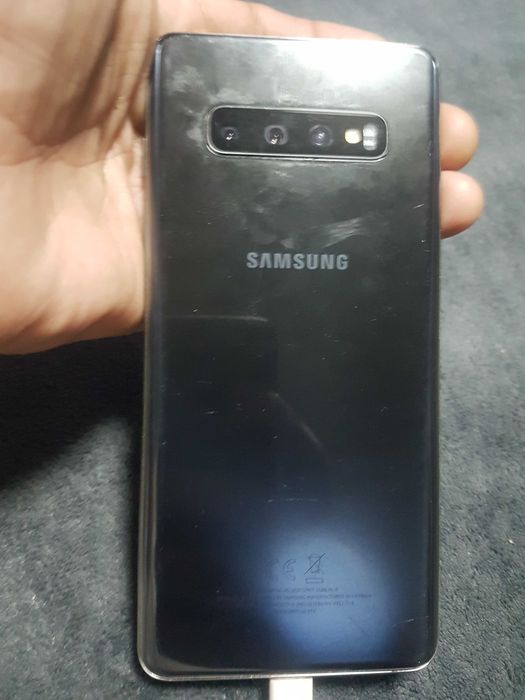 Vand tel s10+ pentru piese de schimb