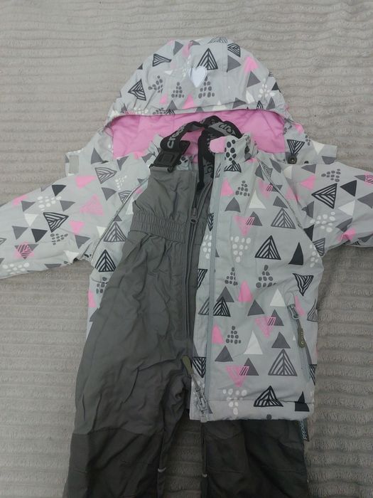 Продам зимний комбенезон для девочек
