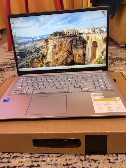 Vand Asus VivoBook 15